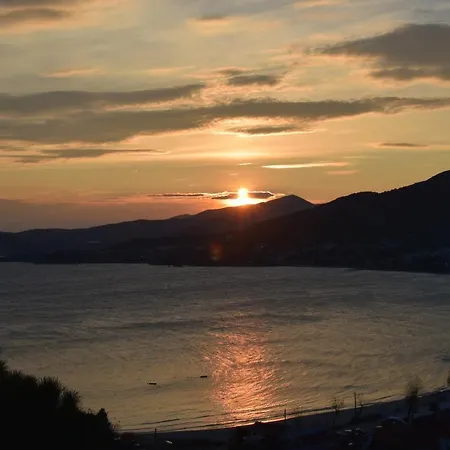 Апартаменты Feel The Sea *